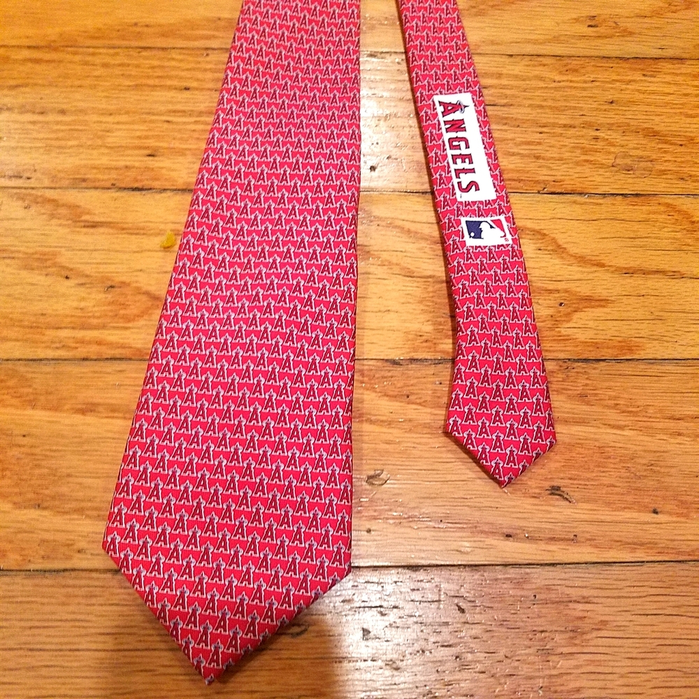 Vinyard vines custom collection Angel's tie